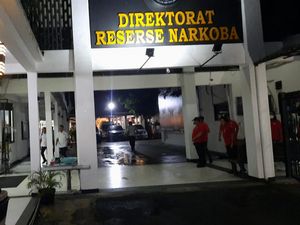 Tiba di Polda Metro, Irjen Teddy Minahasa Resmi Ditahan Malam Ini