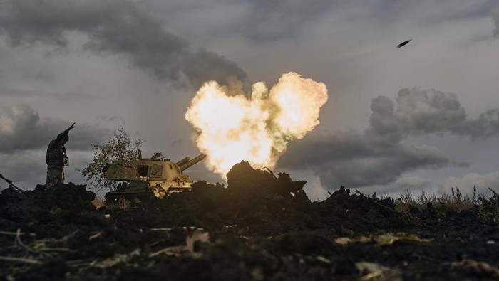 Panas! NATO Bakal Kirim Lebih Banyak Senjata Berat ke Ukraina