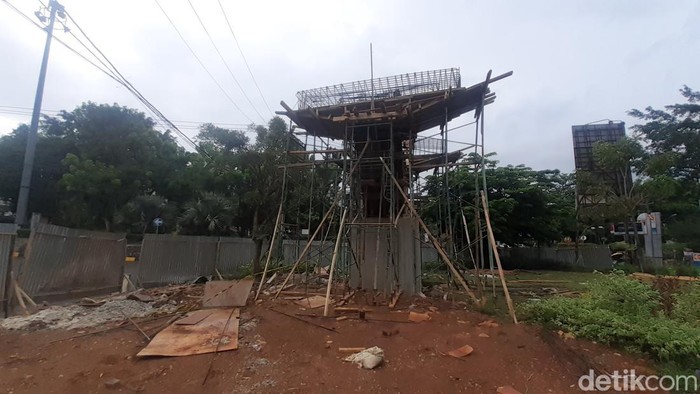 Lokasi tiang tempat jatuhnya pekerja bangunan di BNI Unnes, Semarang, Senin (24/10/2022).