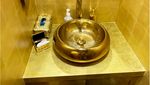 Foto: Toilet Emas Ala Crazy Rich di Kedai Shinjuku