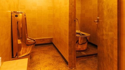 Foto: Toilet Emas Ala Crazy Rich di Kedai Shinjuku