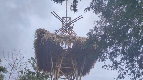 Tower internet dari bambu yang dibangun di Desa Tembok, Kecamatan Tejakula, Kabupaten Buleleng.