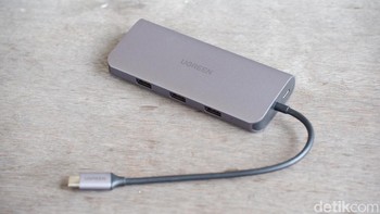 Ugreen hub Adapter Konverter USB-C Ke HDMI + VGA + Card Reader + RJ45 + PD hub USB 9 in 1 Untuk laptop Foto: Adi Fida Rahman/detikINET  