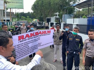 Warga Medan Demo BPOM karena Lalai Awasi Obat Penyebab Gagal Ginjal Akut