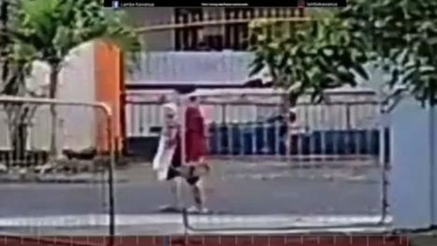 Wanita diduga penculik balita di Manado, Sulut, terekam CCTV.