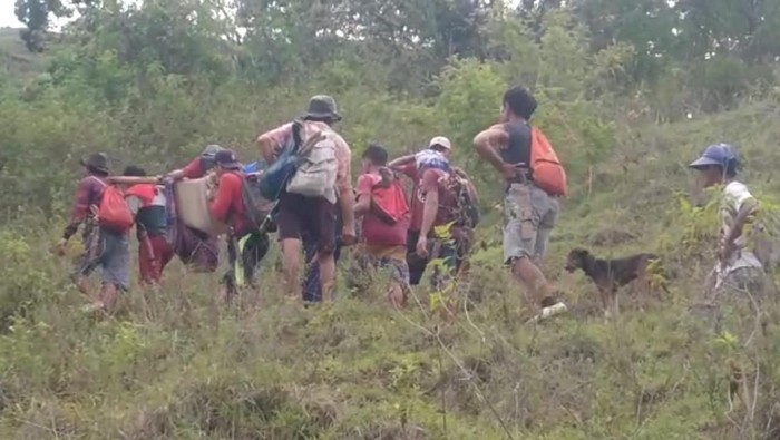 Warga sakit di Toraja ditandu sejauh 13 kilometer