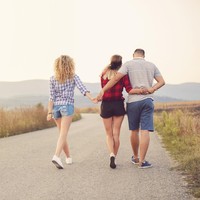 Kontroversi Pasangan Poliamori Menikah 20 Tahun, Dicap Serakah