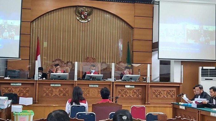 Adik dan Pacar Brigadir Yosua Hutabarat di PN Jaksel