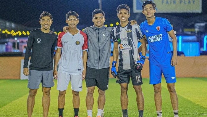 Asnawi Mangkualam reuni dengan mantan rekan setimnya di PSM Makassar dan SSB Hasanuddin.