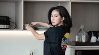 Ada juga Atien Simon yang juga dianggap sebagai emak-emak pemersatu bangsa. Foto: Instagram Atien Simon
