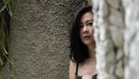 Atien Simon juga viral dan dikenal dengan konten-konten foto seksinya. Foto: Instagram Atien Simon
