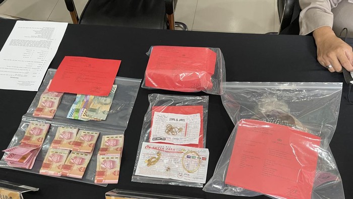 Barang bukti kasus pembunuhan wanita di Jakbar (Silvia-detikcom)
