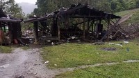 Setidaknya 60 orang tewas, termasuk artis dan musisi terkenal, dalam serangan udara di sebuah konser yang digelar di negara bagian Kachin. Serangan udara itu dilakukan oleh militer Myanmar.