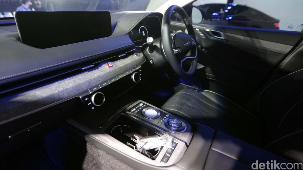 Sebanyak 44 sedan listrik Genesis G80 Long Wheelbase Model akan digunakan oleh para kepala negara yang menghadiri KTT G20 2022 Bali. Begini rupa mobil tersebut.