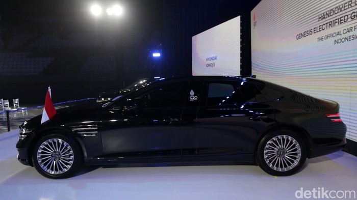 Begini Rupa Genesis G80 untuk Kepala Negara Peserta KTT G20 Sebanyak 44 sedan listrik Genesis G80 Long Wheelbase Model akan digunakan oleh para kepala negara yang menghadiri KTT G20 2022 Bali. Begini rupa mobil tersebut.