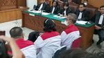 Foto-foto Bharada E Berlutut di Hadapan Ortu Brigadir J