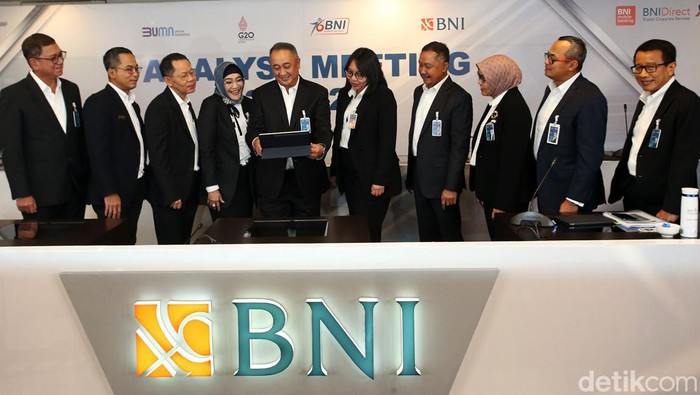 BNI Cetak Laba Rp 13,7 T di Kuartal III PT Bank Negara Indonesia (Persero) Tbk (BNI) pada kuartal III-2022 mencatatkan laba bersih Rp 13,7 triliun atau tumbuh 76,8% dibandingkan periode yang sama tahun sebelumnya. Hal itu disampaikan dalam jumpa pers di Jakarta, Senin (24/10/2022).