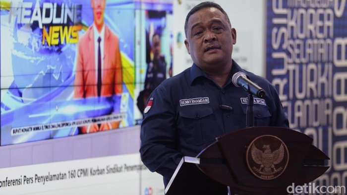 BP2MI Bersama Kapolda Konpers Penyelamatan Calon PMI Ilegal Badan Pelindungan Pekerja Migran Indonesia (BP2MI) mengungkapkan Timur Tengah kerap menjadi tujuan penempatan ilegal pekerja migran indonesia (PMI) karena salah satu wilayah tersebut menjadi lokasi ibadah haji dan umrah.