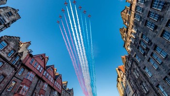 Royal Mile Flypast karya Hibah Buloch menggunakan Nikon D750, Tamron 15-30mm Foto: British Photography Awards