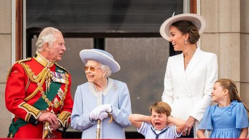 Platinum Jubilee Flypast Ratu Elizabeth II yang bersejarah. Karya Aaron Chon menggunakan Sony A9 II & Sony 600mm F4 & Sony 1.4x Converter Foto: British Photography Awards