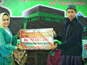 Bupati Tulang Bawang Beri Hibah Ratusan Juta untuk Masjid-Lembaga Adat