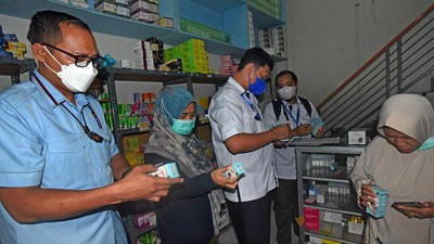 Cek Obat Sirop Berbahaya, BPOM Sidak Apotik dan Toko Obat