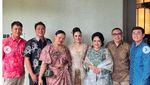 7 Senyuman Bahagia Chelsea Islan Usai Dilamar Rob Cardinal