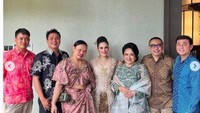 Ini dia orang terdekat yang hadir dalam rangkaian acara lamaran tersebut. Foto: Instagram