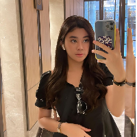 Kini saat dirinya meraih sukses sebagai penjual ikan dan obat pelangsing, Clara Shinta diterpa gosip sebagai selingkuhan. Sebuah unggahan di media sosial menyebutnya sebagai selingkuhan pria beristri.  Foto: Dok. Instagram Clara Shinta