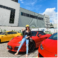 Disebut berpenghasilan miliaran rupiah, Clara Shinta mengatakan pesanan ikannya bisa mencapai 5 hingga 6 kontainer per bulannya. Foto: Dok. Instagram Clara Shinta