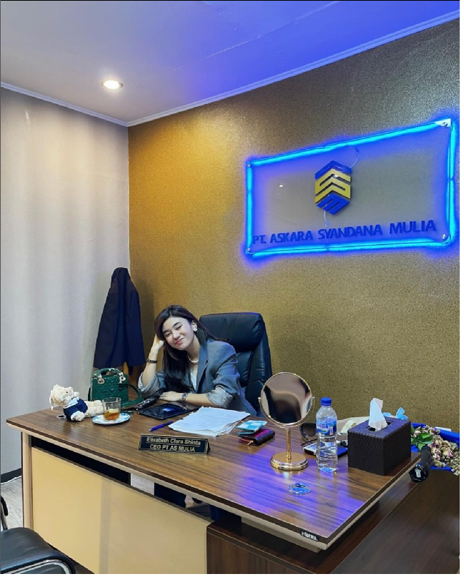 Dalam salah satu unggahannya di Instagram pada 2021, Clara Shinta menyebutkan dirinya didapuk menjadi komisaris perusahaan di usia 20 tahun. Dan saat usianya 25 tahun, dia menjadi CEO dua perusahaan sekaligus yaitu PT. Generasi Biru Nusantara dan PT. Askara Syandana Mulia  Foto: Dok. Instagram Clara Shinta