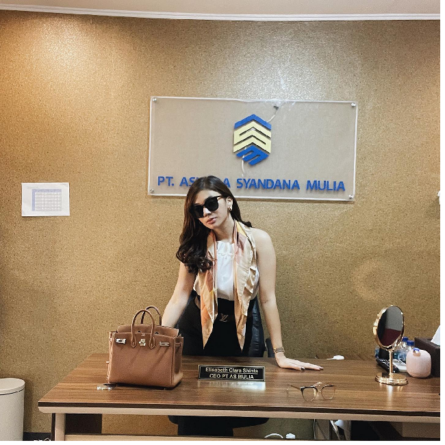 Saat diwawancara Insert Live, Clara Shinta mengaku menjalani bisnis ekspor ikan. Dia menjalani bisnis tersebut dari nol hingga kini memiliki pelanggan restoran di beberapa negara barat. Foto: Dok. Instagram Clara Shinta