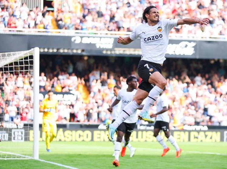 Unjuk Gigi El Matador Edinson Cavani: Lagi Gacor, Gol Lagi!
