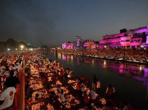 Foto Kemeriahan Perayaan Festival Diwali di India dengan Jutaan Cahaya