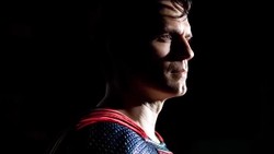 Dwayne Johnson Tak Mau Superman Diperankan Aktor Lain: Harus Henry Cavill!