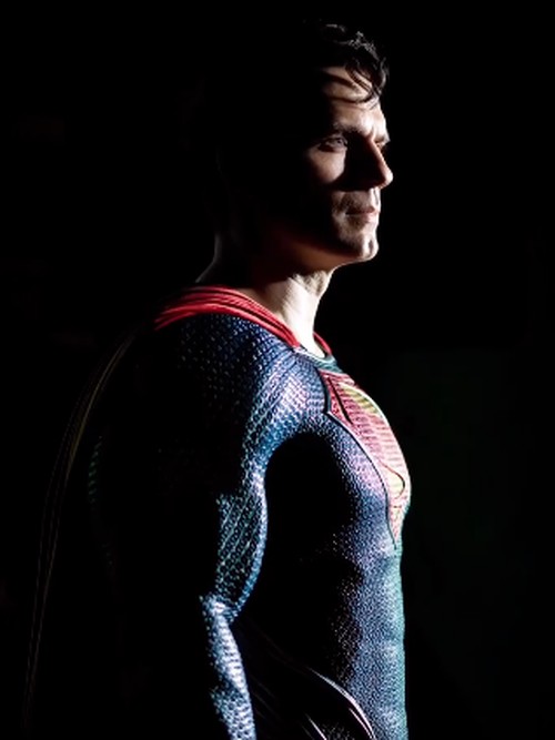 Henry Cavill sebagai Superman.