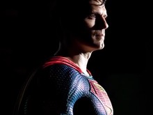 Henry Cavill Sang Superman Terkuat