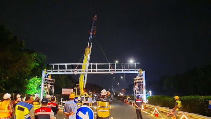 Hutama Karya pasang gerbang bayar tol tanpa setop di JORR