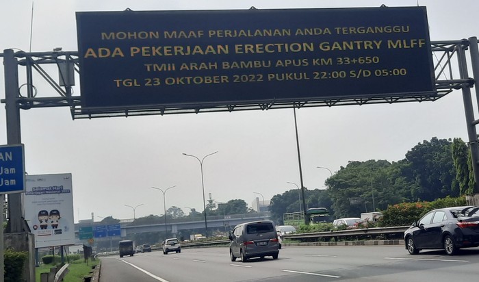 Hutama Karya pasang gerbang bayar tol tanpa setop di JORR