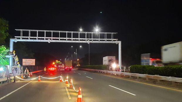 Hutama Karya pasang gerbang bayar tol tanpa setop di JORR