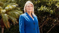 Di bidang kemiliteran, Ann Dunwoody adalah wanita pertama yang mendapatkan gelar Jendral bintang empat di tentara Amerika.