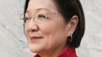 Ini adalah Mazie Hirono, wanita pertama keturuan Asia-Amerika yang terpilih sebagai senat di Amerika Serikat.