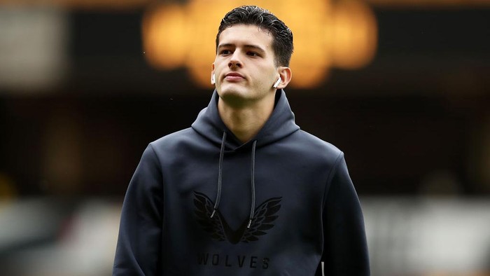  Justin Hubner of Wolverhampton Wanderers inspects the pitch ahead of the Premier League 2 Play-offs Semi-final match between Wolverhampton Wanderers and Norwich City at Molineux on May 17, 2022 in Wolverhampton, England. (Photo by Jack Thomas - WWFC/Wolves via Getty Images)