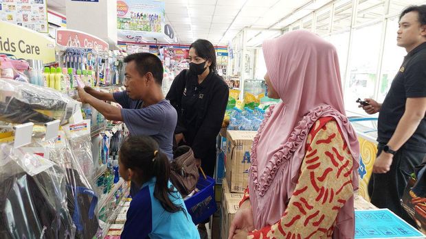 Halil, atlet renang disabilitas mendapat banyak berkah. Ia diberi motor oleh Dinas Sosial setempat hingga pekerjaan baru di Kantor Wali Kota Jakarta Selatan.