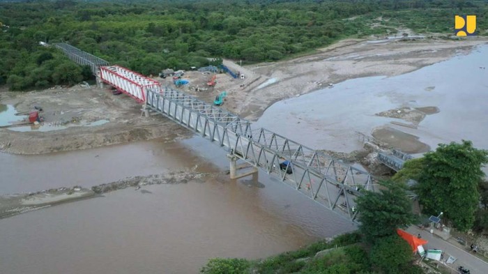 Kementerian PUPR telah menyelesaikan seluruh penanganan infrastruktur terdampak bencana Badai Siklon Tropis Seroja dan banjir bandang di Provinsi NTT dan NTB.