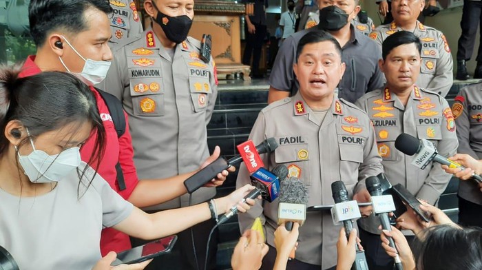 Kapolda Metro Jaya Irjen Fadil Imran jumpa pers soal wanita todongkan pistol ke Paspampres di depan Istana. (Yogi/detikcom)