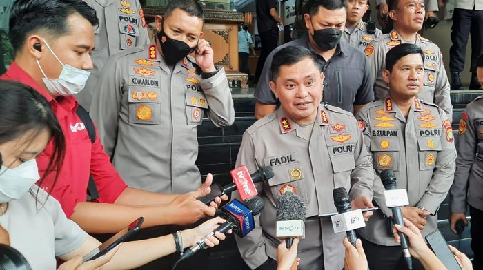 Kapolda Metro Jaya Irjen Fadil Imran jumpa pers soal wanita todongkan pistol ke Paspampres di depan Istana. (Yogi/detikcom)