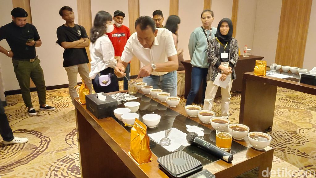 Kegiatan Fun Cupping dalam acara Medan Fusion Culinary 2022.