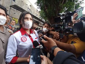 Jadi Saksi Sidang Eliezer, Keluarga-Kekasih Yosua Kompak Berseragam Putih