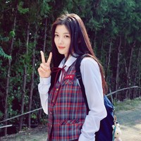 Kim Yoo Jung memikat penonton film Netflix 20th Century Girl dengan paras cantiknya. Sang aktris beradu akting dengan dua aktor tampan, Byeon Woo Seok dan Kim Hyun Jin yang ‘memperebutkan’ hatinya. Foto: dok. Instagram @you_r_love